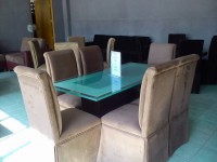 Comedor con mesa de cristal con 6 sillas 